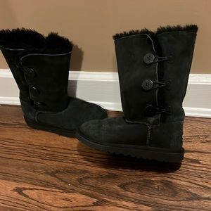 Uggs Bailey button boot in black kids size 2